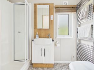 Main Shower Room- click for photo gallery